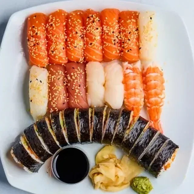 Saigon Drøm sushifat med 26 biter fra Saigon Sushi Mjøndalen